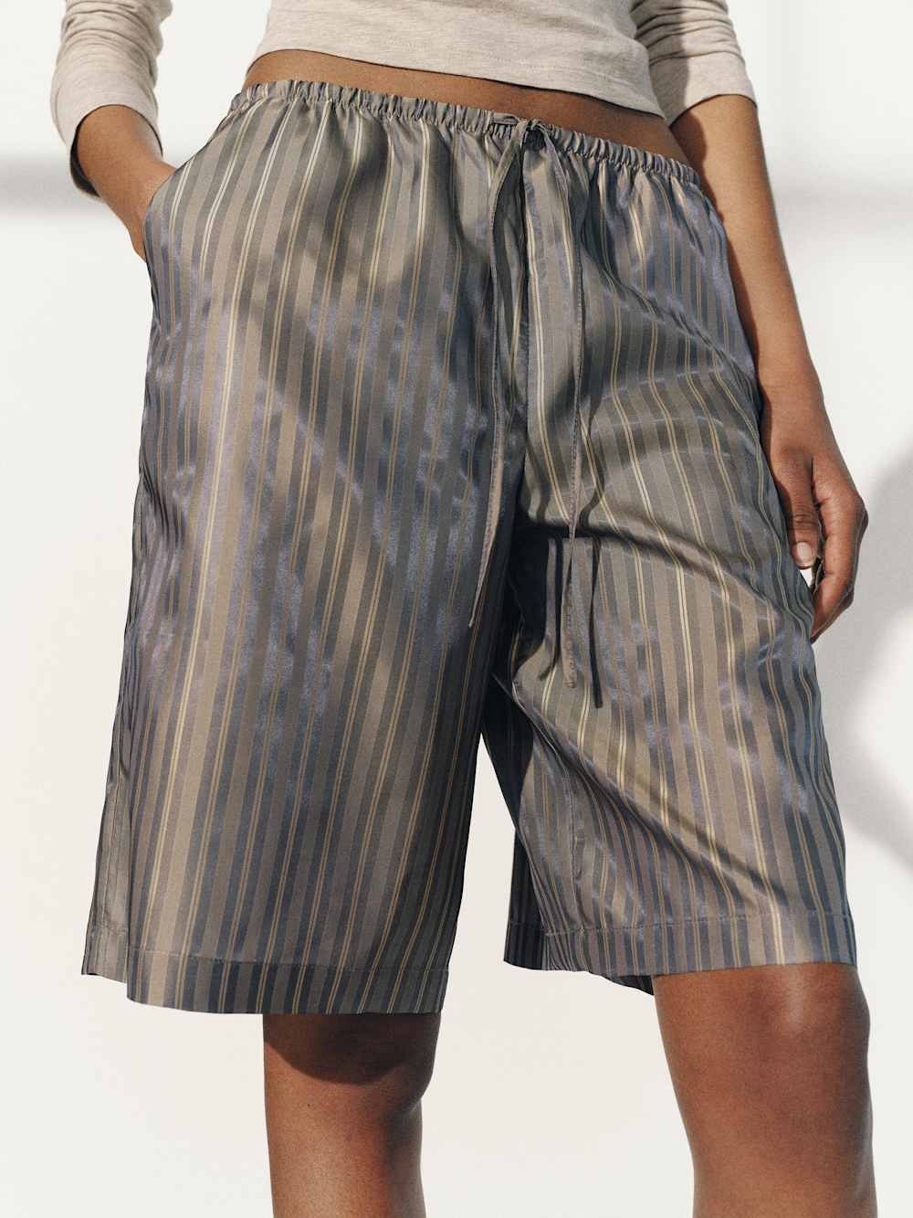 NWT REFORMATION SANDY SHORT - Gray Pleated Satin Shorts